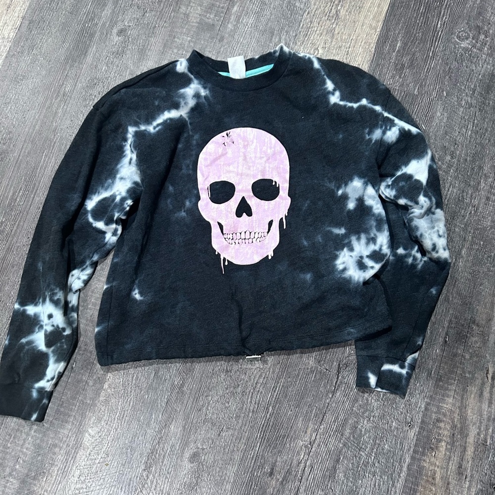 No Boundaries Black and White Tie-Dye Sweatshirt with Pink Skull